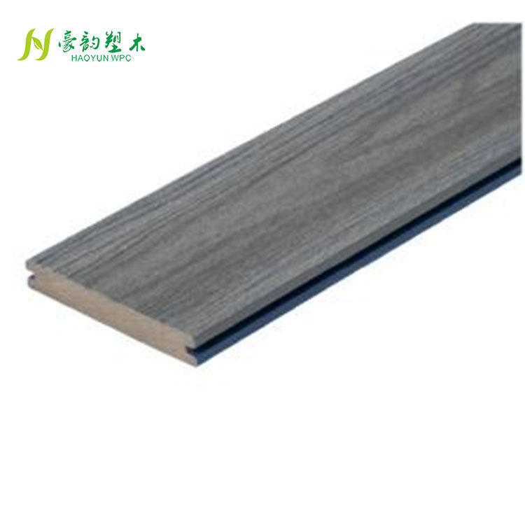 Platelage solide en co-extrusion